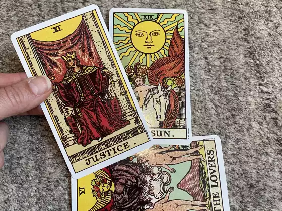 #32-Tarot Layouts For Everyday Use