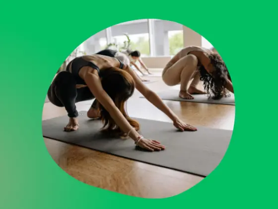Vinyasa yang Diberdayakan: Aliran Yoga Tingkat Menengah